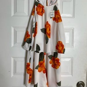 It’S brand new with tags floral romper